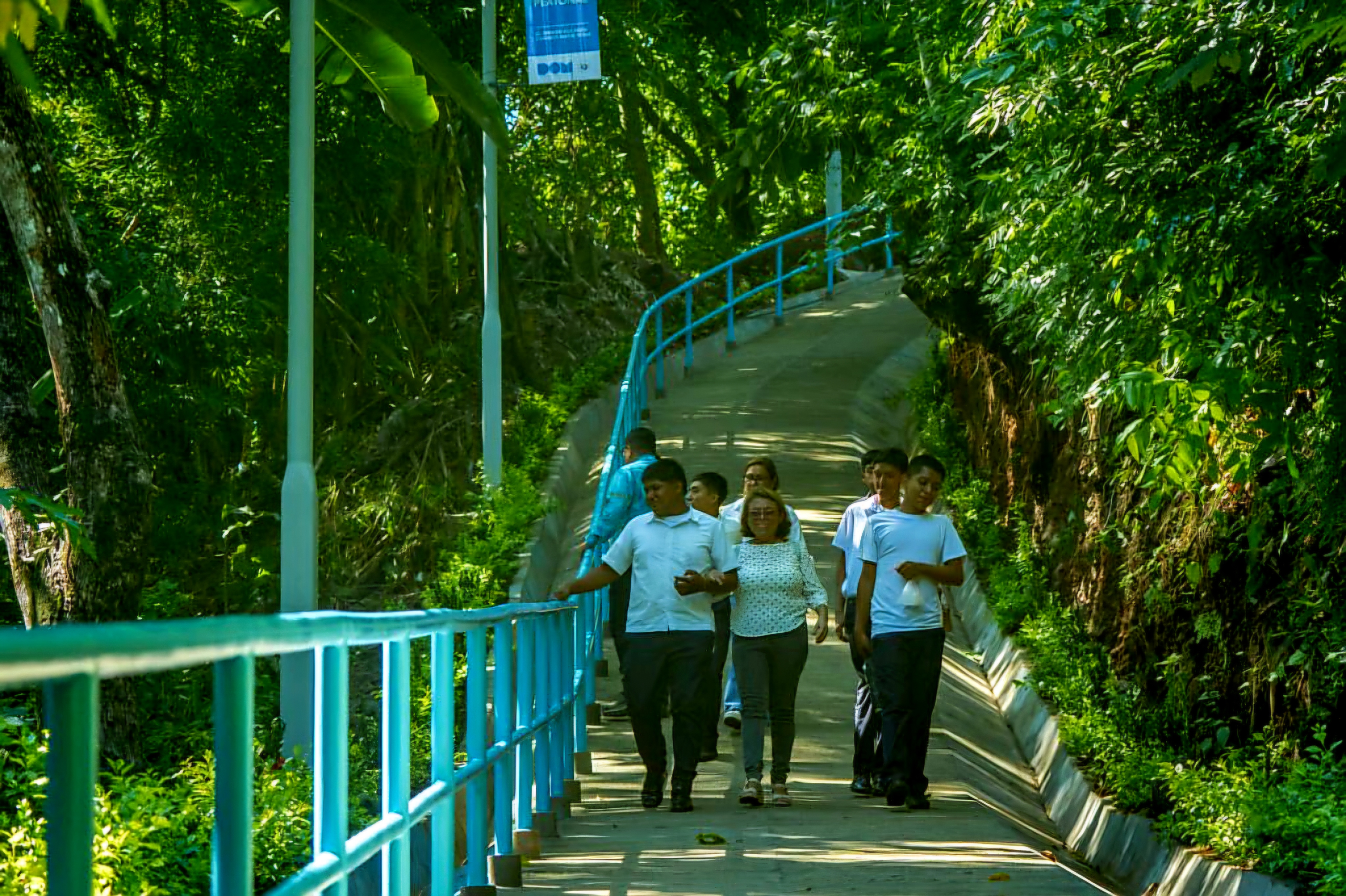 nuevo-puente-peatonal-en-la-paz-centro-facilita-el-paso-seguro-de-estudiantes-y-comunidades